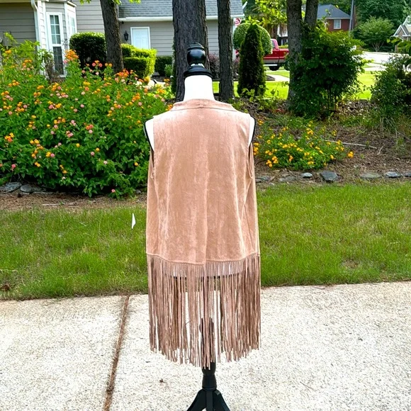 Suede Vest with tassels  (Reduced) - Picture 3 of 8
